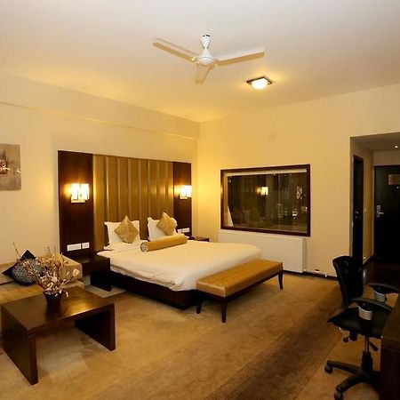 Hotel Pine Spring Wazir Bagh Srīnagar Dış mekan fotoğraf