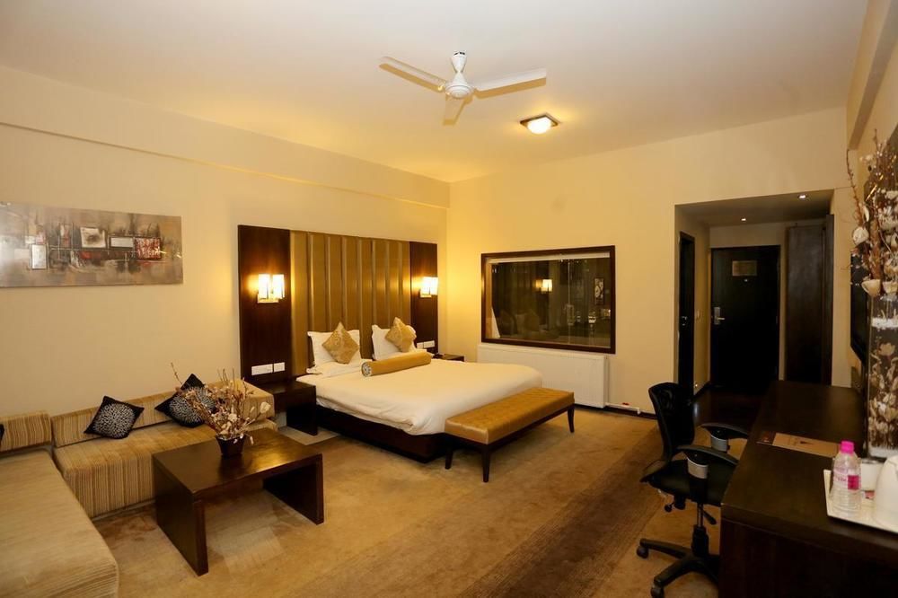 Hotel Pine Spring Wazir Bagh Srīnagar Dış mekan fotoğraf