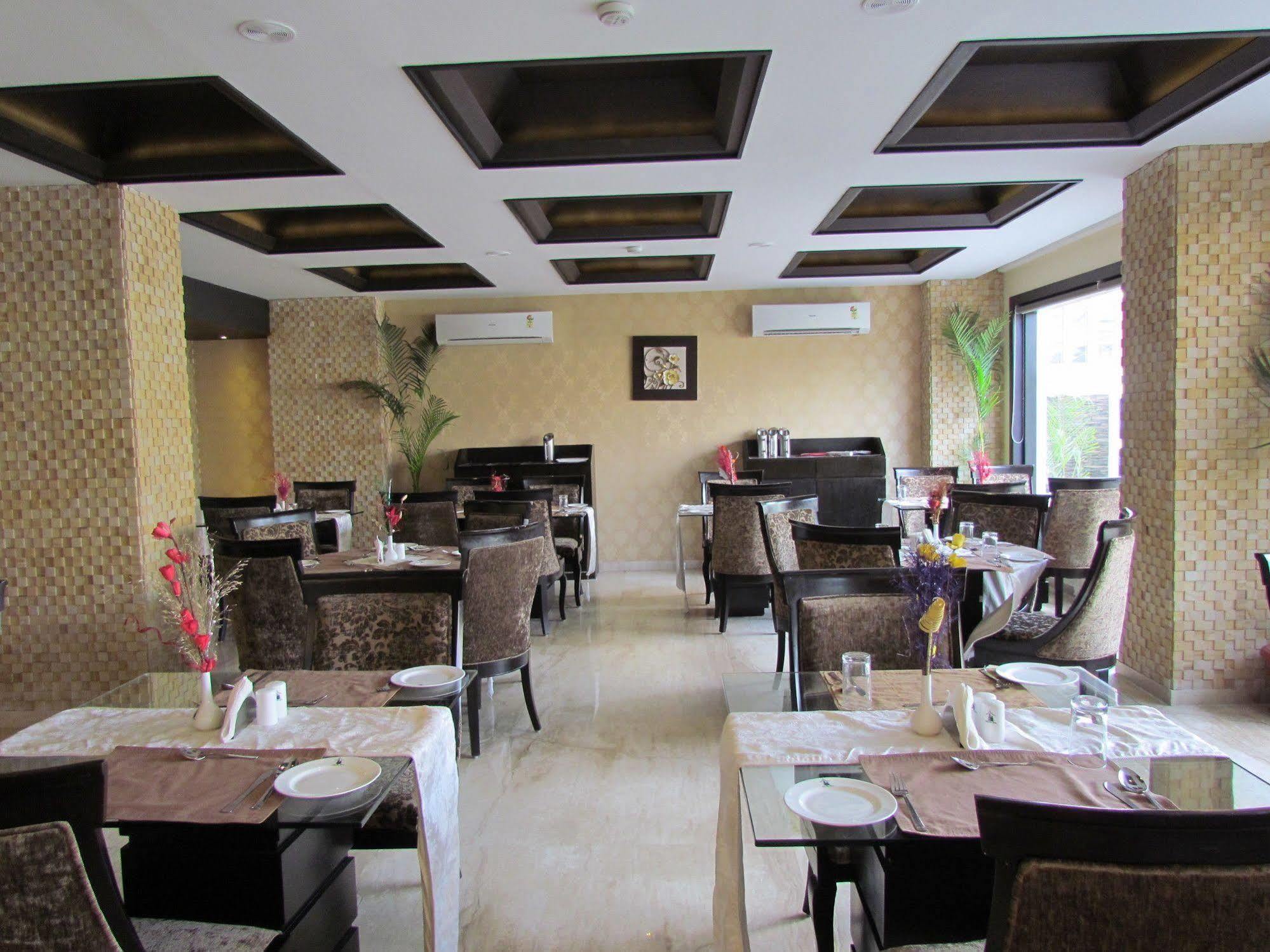 Hotel Pine Spring Wazir Bagh Srīnagar Dış mekan fotoğraf