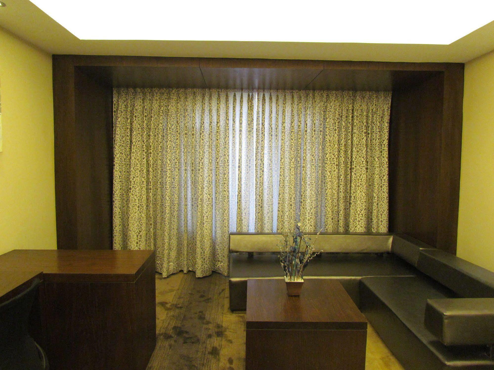Hotel Pine Spring Wazir Bagh Srīnagar Dış mekan fotoğraf