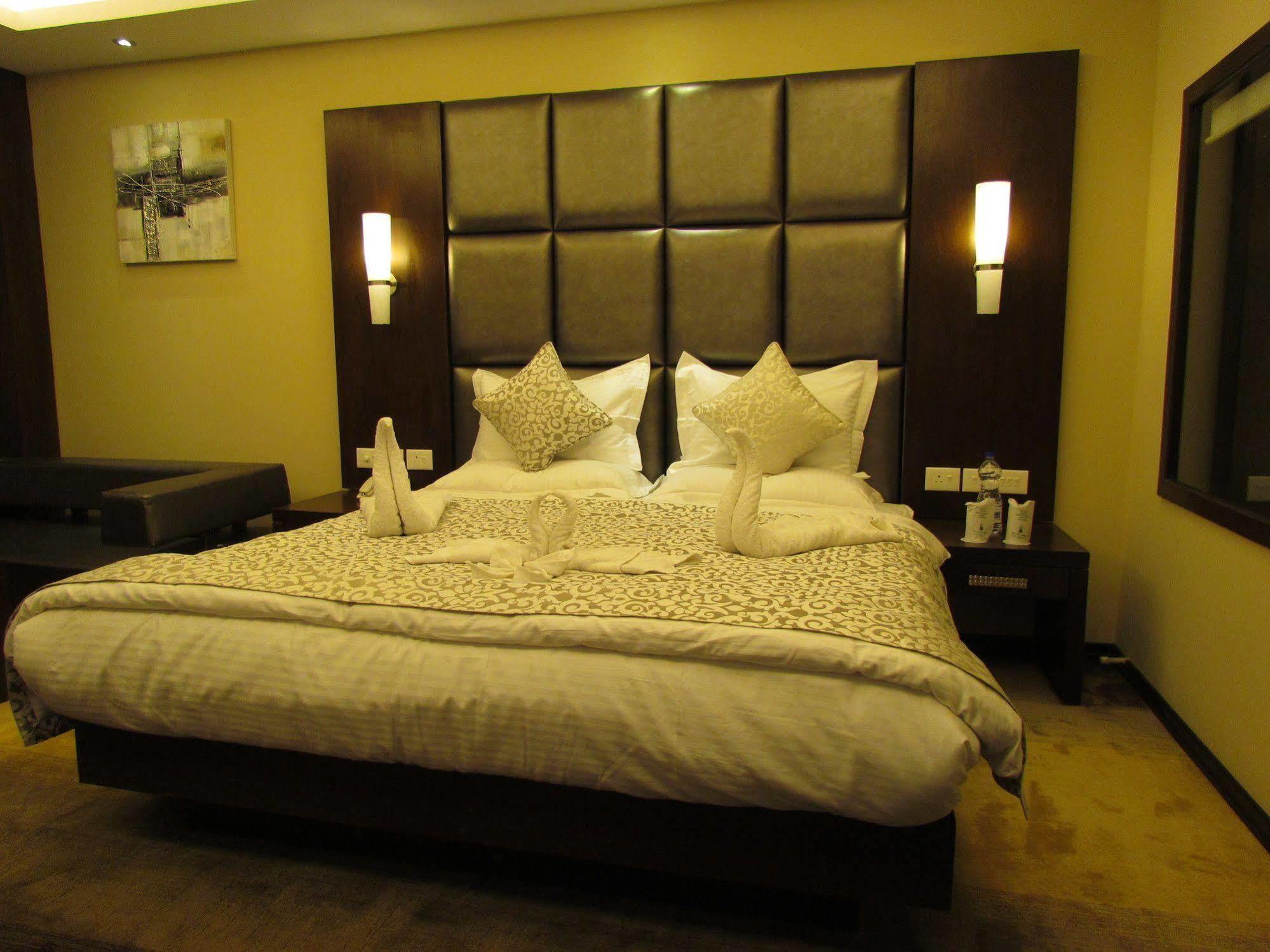 Hotel Pine Spring Wazir Bagh Srīnagar Dış mekan fotoğraf