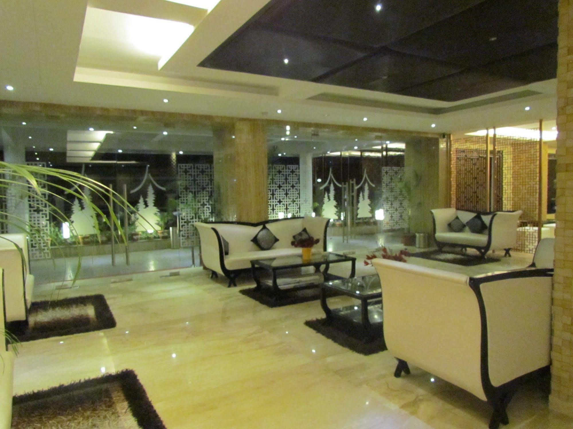Hotel Pine Spring Wazir Bagh Srīnagar Dış mekan fotoğraf