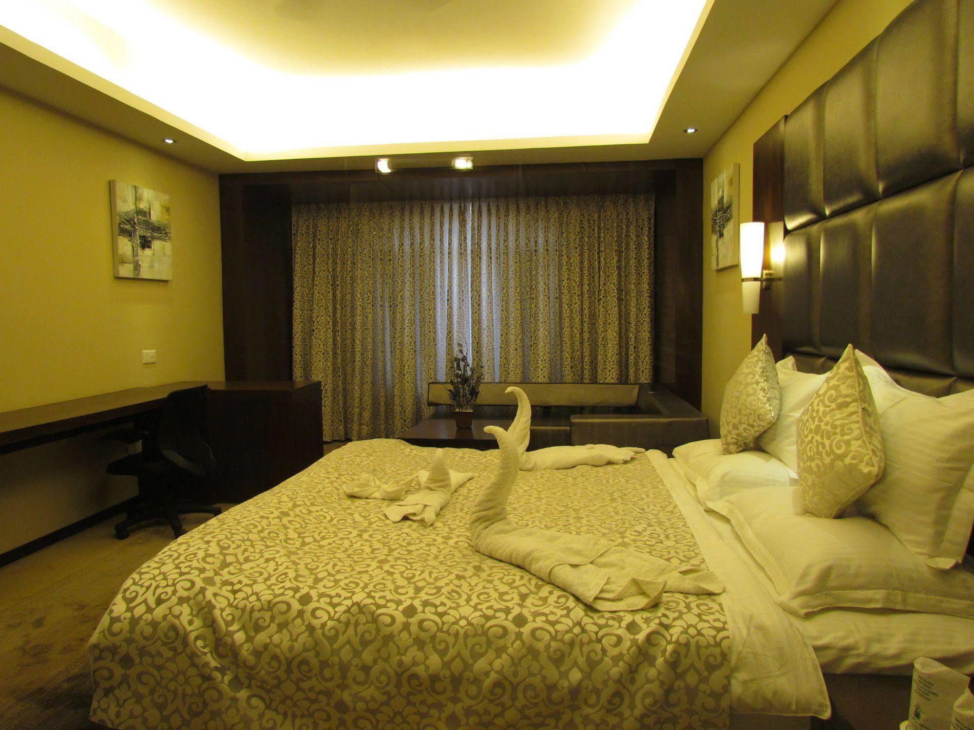Hotel Pine Spring Wazir Bagh Srīnagar Dış mekan fotoğraf