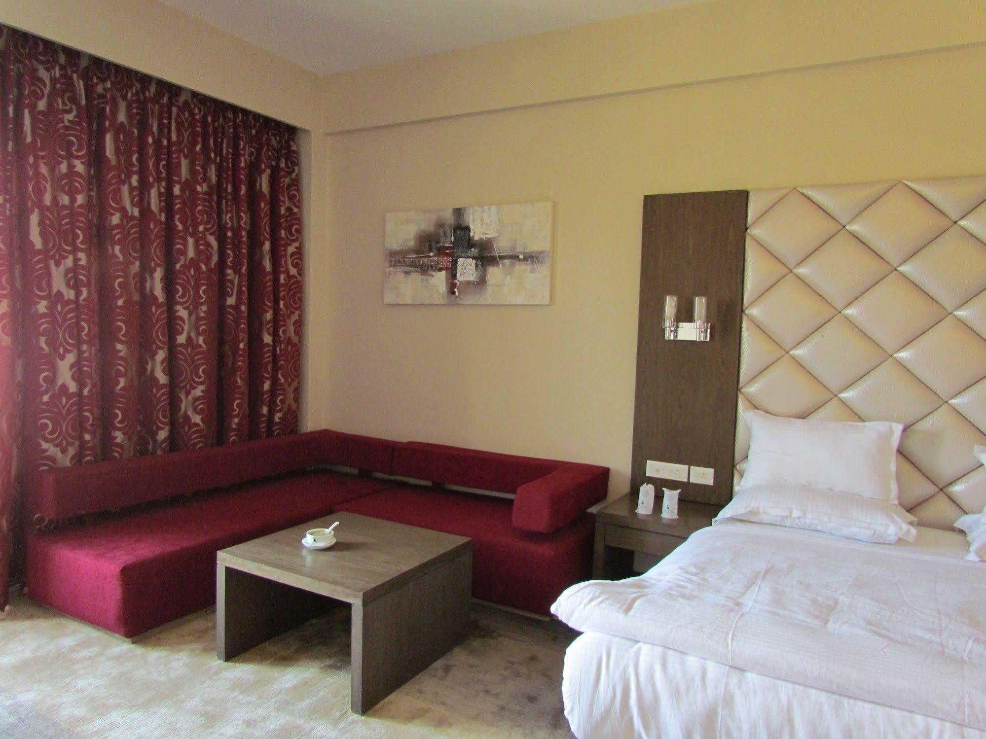 Hotel Pine Spring Wazir Bagh Srīnagar Dış mekan fotoğraf