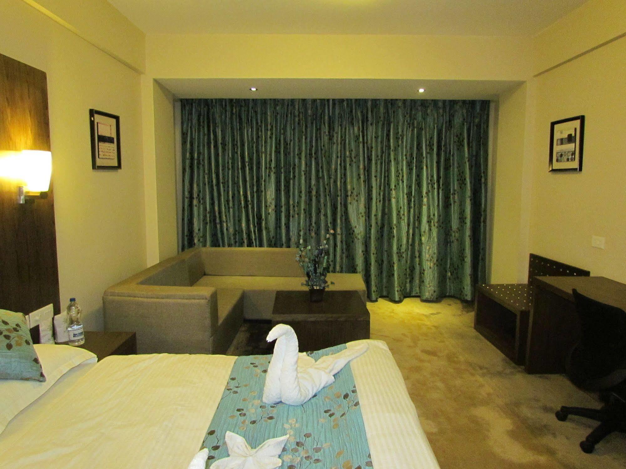 Hotel Pine Spring Wazir Bagh Srīnagar Dış mekan fotoğraf
