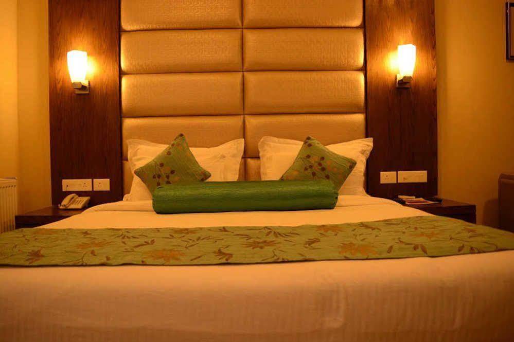 Hotel Pine Spring Wazir Bagh Srīnagar Dış mekan fotoğraf
