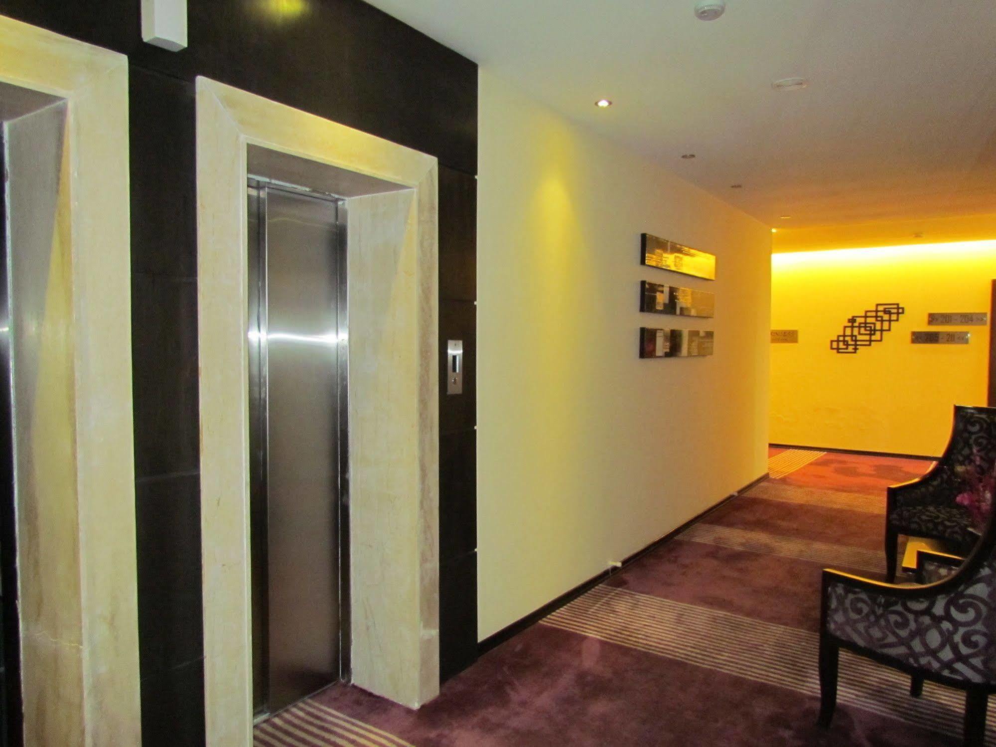 Hotel Pine Spring Wazir Bagh Srīnagar Dış mekan fotoğraf