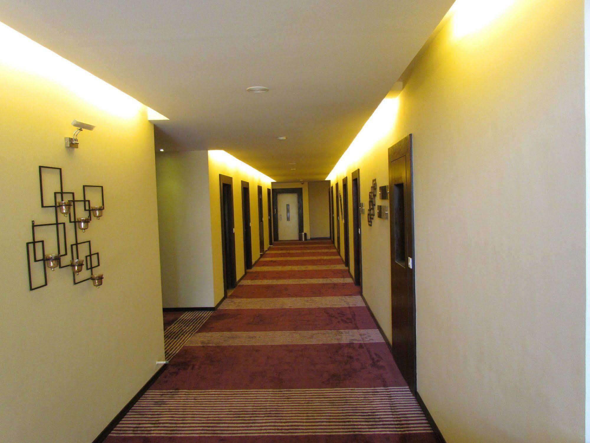 Hotel Pine Spring Wazir Bagh Srīnagar Dış mekan fotoğraf