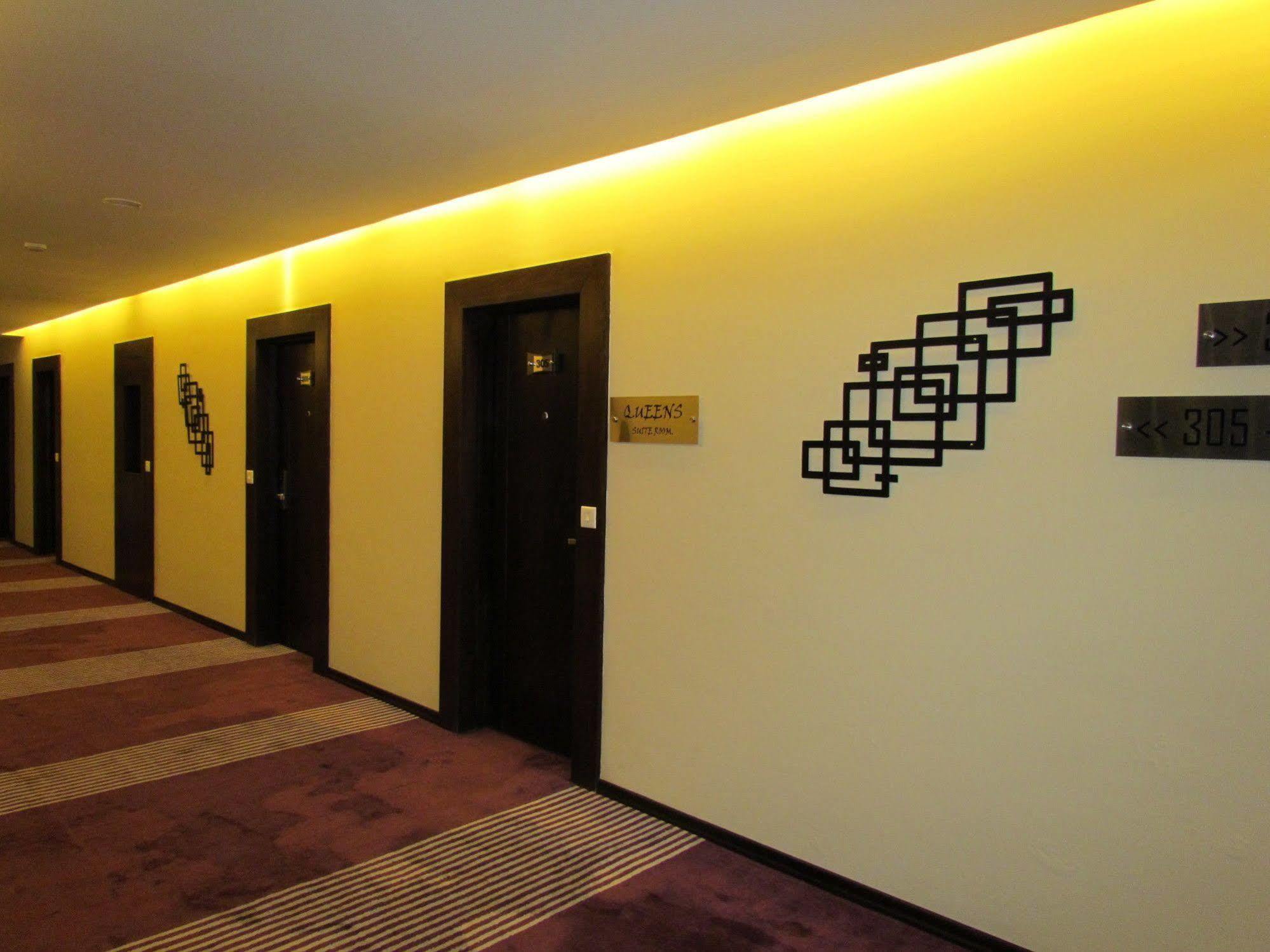 Hotel Pine Spring Wazir Bagh Srīnagar Dış mekan fotoğraf