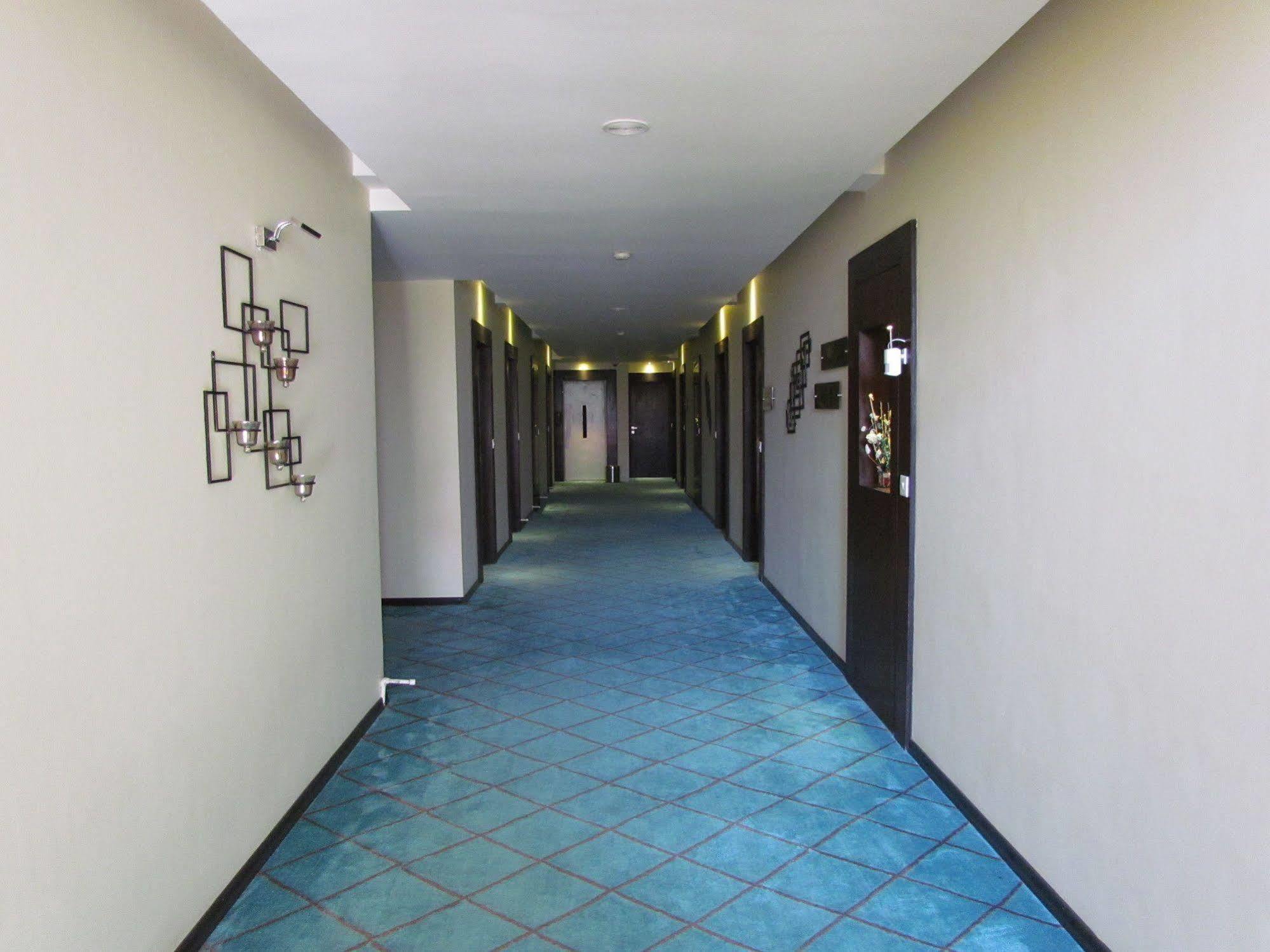 Hotel Pine Spring Wazir Bagh Srīnagar Dış mekan fotoğraf