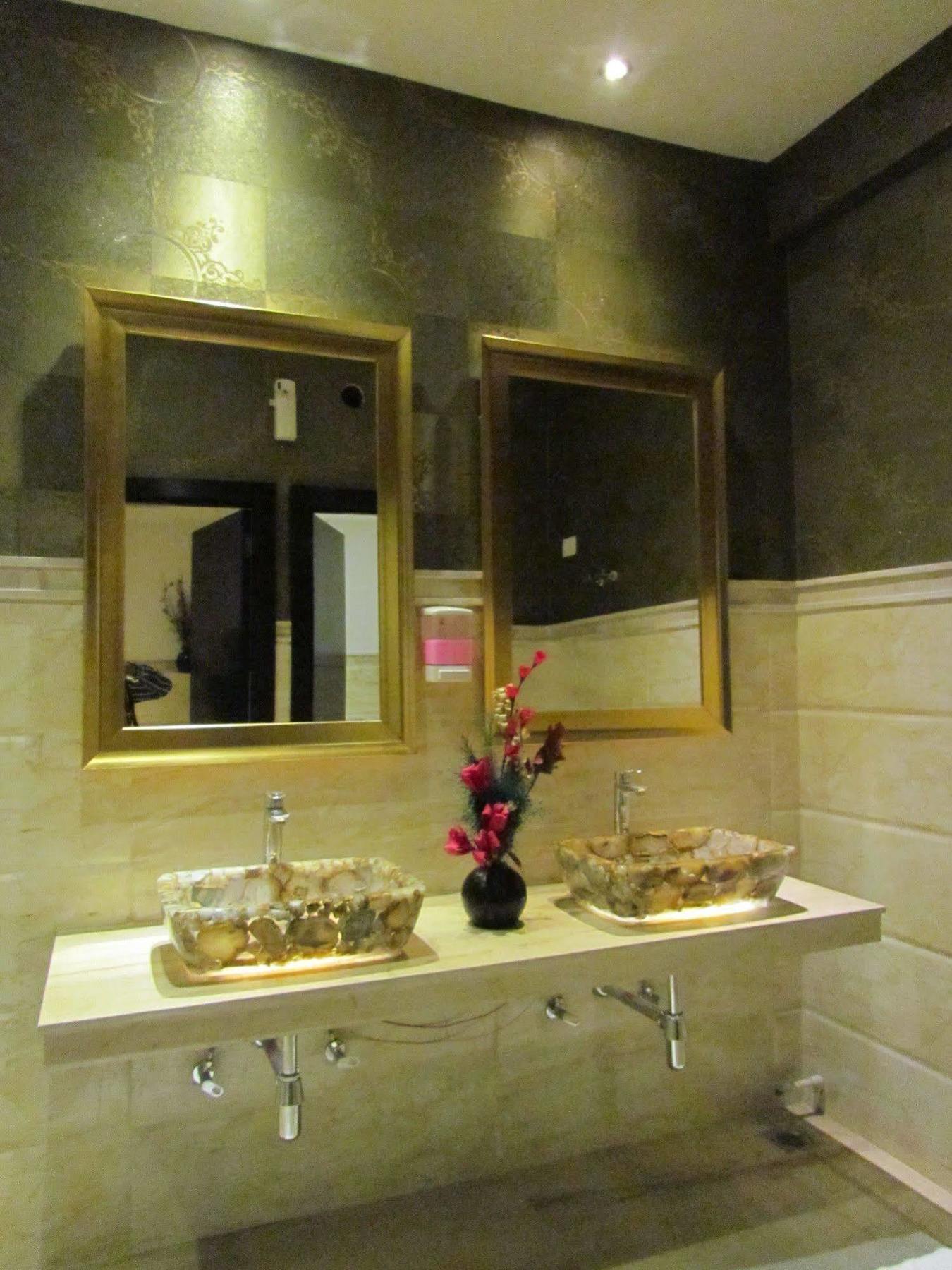 Hotel Pine Spring Wazir Bagh Srīnagar Dış mekan fotoğraf