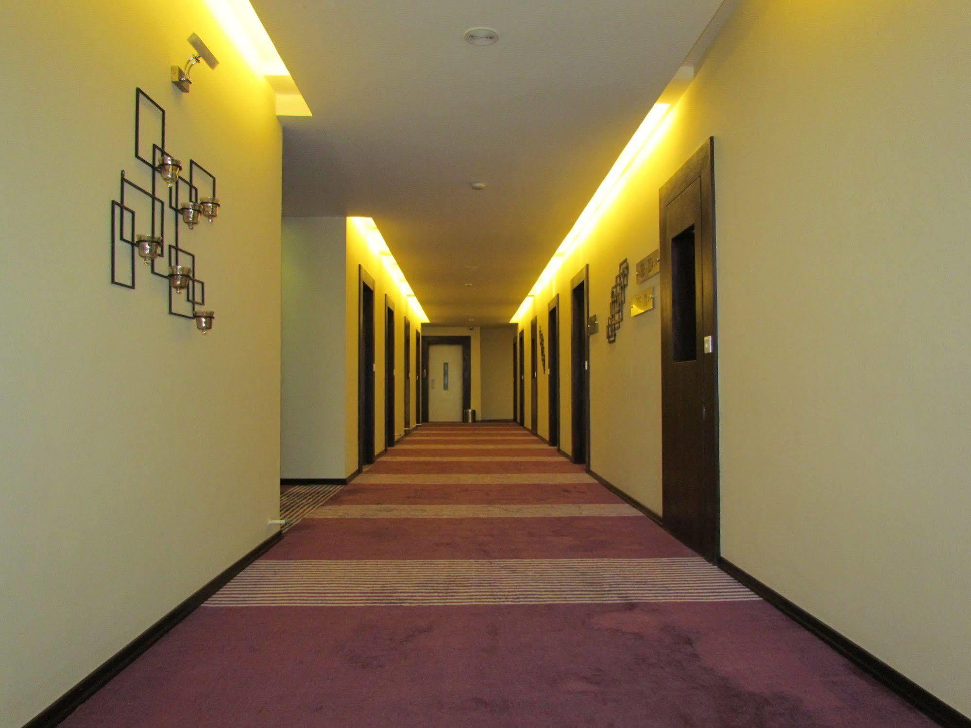 Hotel Pine Spring Wazir Bagh Srīnagar Dış mekan fotoğraf